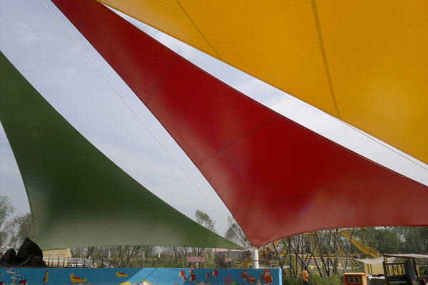 染色對膜材使用壽命的影響:解析與應對策略 染色對膜材使用壽命的影響:解析與應對策略